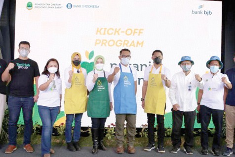 Gubernur Jabar, Ridwan Kamil dalam program Petani Milenial Bank BJB. Dok. Bank bjb
